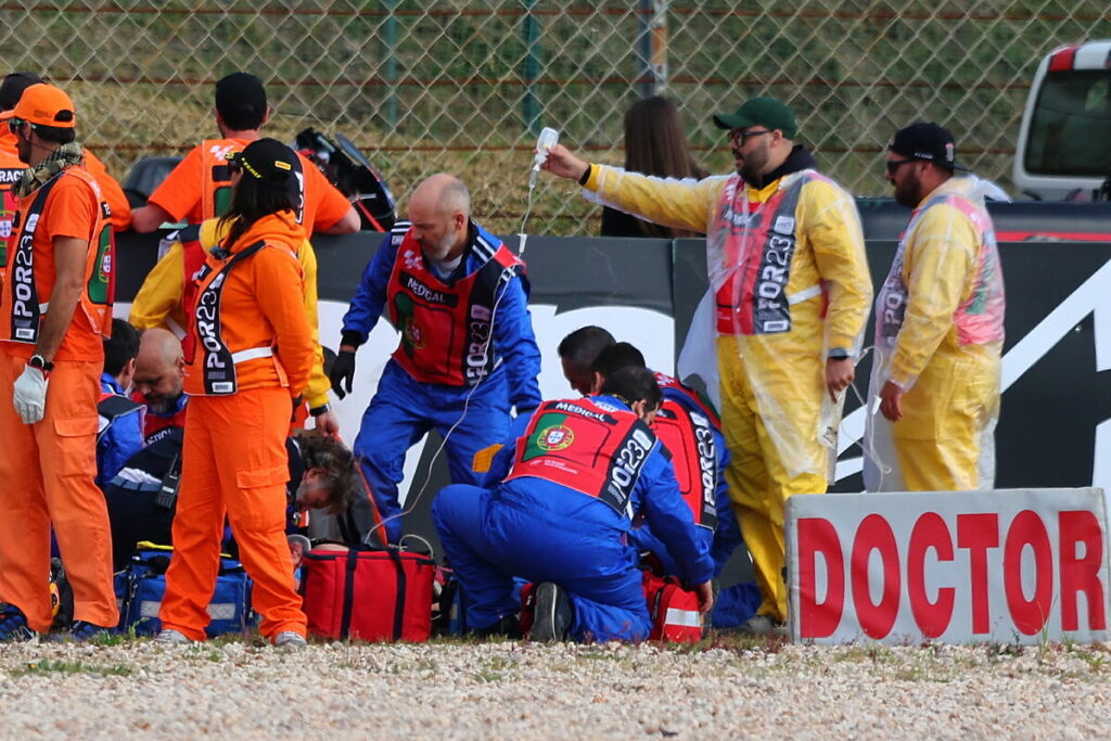 MotoGP: Pol Espargar sufre un grave accidente que le deja una contusin pulmonar y diversas fracturas