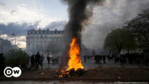 Nuevos disturbios en Francia por la reforma de las pensiones | El Mundo | DW