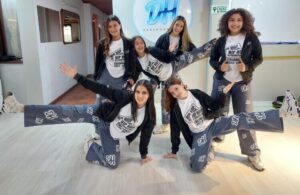 Hacen parte de Redknow DH Dance Company Edinecsi Castillo, Antonia Loaiza, Fernanda Mesías, Laura Erazo, Valentina Herrera y Gabriela Rosero, quienes buscan representar a Colombia en el Hip Hop International.