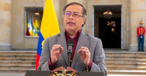 Petro pidió suspender las órdenes de capturas a 19 miembros del Estado Mayor de las FARC-EP