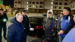 Putin llegó a Mariúpol en su primer viaje al Donbás