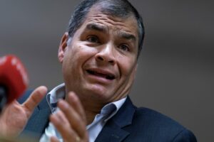Rafael Correa sale en defensa de Maduro y rechaza las sanciones internacionales – SuNoticiero