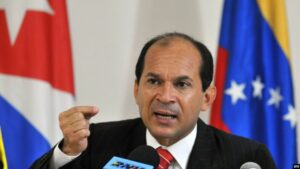 Ramírez afirma que politizar la migración venezolana es parte de una agenda internacional