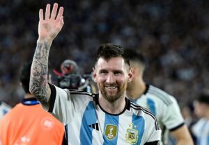 Tres meses despus del ttulo, Messi vive otra fiesta en Argentina y anota el gol 800 de su carrera