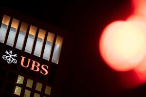 UBS ofrece 2.000 millones de dólares por Credit Suisse, según 'The Financial Times'