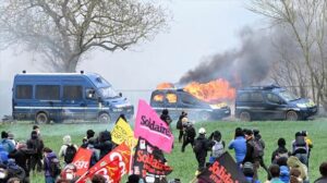 Un manifestante herido en una protesta ecologista en Francia se debate entre la vida y la muerte