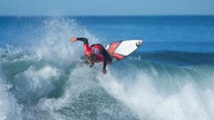 Un surfista canadiense muere electrocutado en Perú