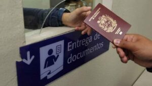Unos 700 venezolanos podrán salir de Trinidad y Tobago tras recibir pasaporte – SuNoticiero