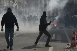Violenta protesta en Atenas contra el Gobierno por accidente con 57 muertos