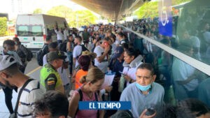 Viva Air: En Cartagena cientos de personas siguen esperando vuelo - Otras Ciudades - Colombia