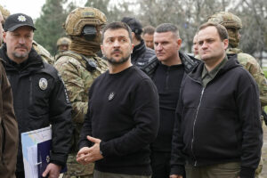 Zelenski visita por sorpresa a sus tropas en el frente de Zaporiyia