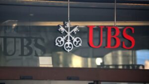 banco UBS comprará Credit Suisse para frenar turbulencia