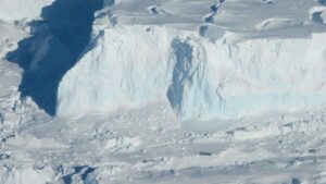 ¡SIN PRECEDENTES! Más de 3 mil millones de toneladas de hielo se perdieron en la Antártida durante los últimos 25 años – SuNoticiero