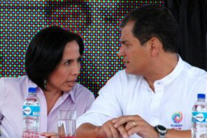 ¿Quién es la exministra de Rafael Correa que se fugó de Ecuador y huyó hacia Venezuela?