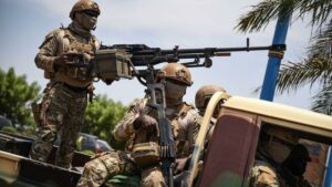 Atentado suicida con coche bomba deja 9 muertos y 60 heridos en Mali