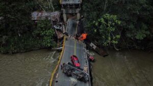 Caída puente entre Quindío y Valle: piden exención de peaje en vía alterna - Cali - Colombia