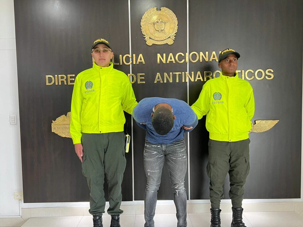 Capturan a presunto extraditable mientras hacía curso de piloteca - Cali - Colombia