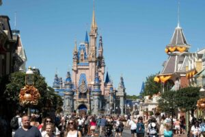 Disney demanda al gobernador de Florida, al que acusa de "venganza" poltica
