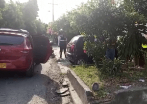 Disparos de ladrones a ocupante de carro: forcejeo y víctima salió herida - Cali - Colombia