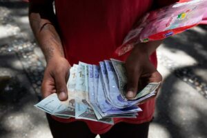 Economía venezolana cayó un 8,3 % en el primer trimestre, según OVF
