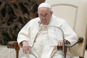 El Papa Francisco saldr maana del hospital, pero "ahora existe el riesgo de un Cnclave en la sombra"