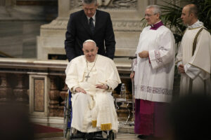 El Papa no acudir al Coliseo para el Via Crucis "por el intenso fro" y lo seguir en el Vaticano