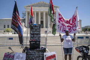 El Tribunal Supremo de EEUU mantiene, por ahora, el acceso a la pldora abortiva