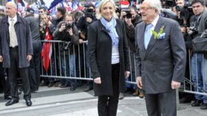 El histórico líder ultraderechista francés Jean-Marie Le Pen ingresa en el hospital