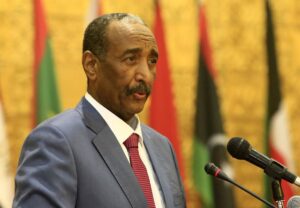 El jefe del Ejército de Sudán ordena la disolución de las paramilitares RSF y las declara un "grupo rebelde"