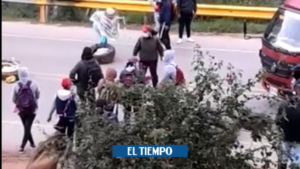 Encapuchados salieron al paso y atravesaron palos en la carretera - Otras Ciudades - Colombia