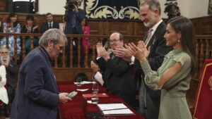 "Este es un honor que me sobrepasa": Rafael Cadenas recibió el premio Miguel de Cervantes