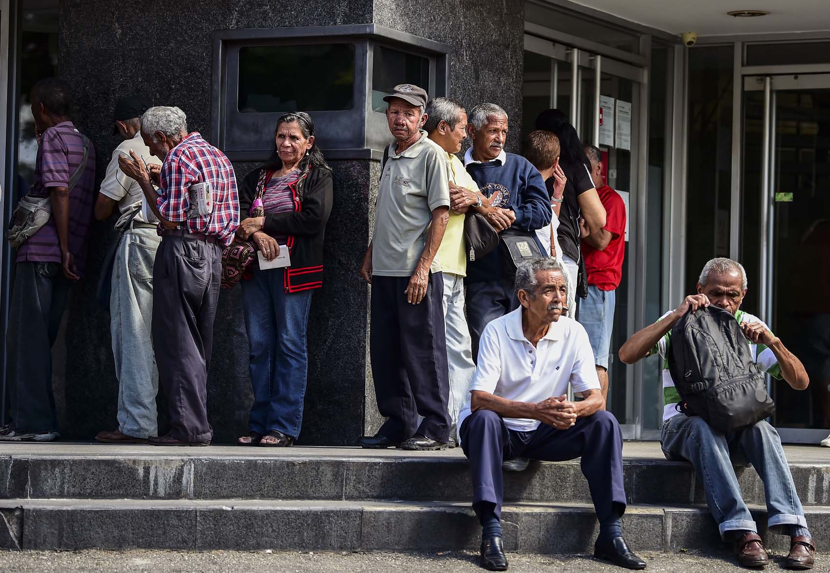 Comienzan a pagar el bono de guerra económica a los pensionados (+El monto)
