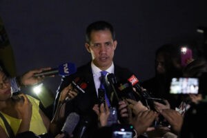 Juan Guaidó “enfrenta alto riesgo de detención”, alerta Carlos Vecchio