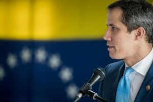 Juan Guaidó llegó a Colombia para participar en la cumbre sobre Venezuela organizada por Petro 