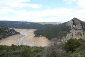 La Confederación Hidrográfica del Ebro declara al Segre en sequía extraordinaria y no lo descarta en más ríos.