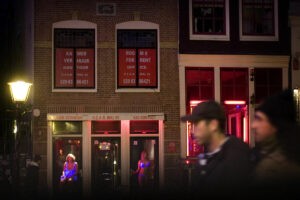La negativa de Ámsterdam al turismo de borrachera británico