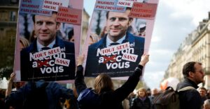 Líderes de izquierda y sindicatos arremetieron contra Emmanuel Macron por la promulgación “exprés” de la ley de reforma de las pensiones