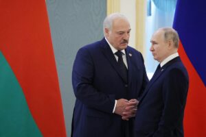 Lukashenko, de socio a vasallo y ahora rehn de Putin