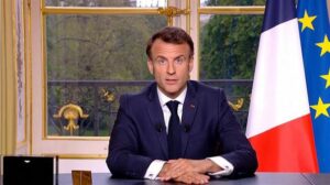 Macron dice que la reforma era "necesaria" y propone un nuevo "pacto social" a empresarios y sindicatos