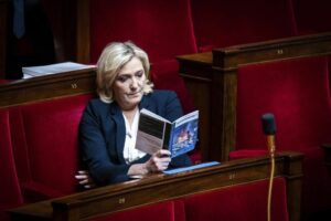 Marine Le Pen, 'ganadora' de la crisis de las pensiones
