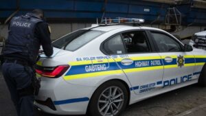Mueren al menos seis personas en un tiroteo en Sudáfrica