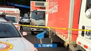 Mueren dos adolescentes en bicicleta por estar pegados a un camión - Medellín - Colombia