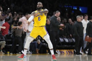 NBA: LeBron James evita la catstrofe ante los Wolves y permite el regreso de los Lakers a "Playoffs" | NBA 2022
