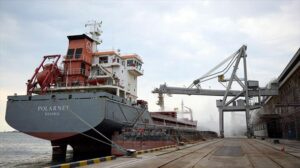 Polonia levanta el veto al cereal ucraniano tras cerrar un acuerdo, con dudas sobre los puertos del Mar Negro