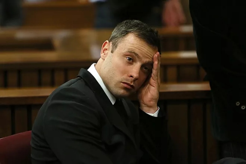 Oscar Pistorius sale de la cárcel tras haber obtenido la libertad condicional, casi 11 años después de matar a su novia