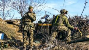 Rusia anuncia la toma de cuatro barrios en Bajmut y Ucrania asegura que su ruta de suministros sigue en pie
