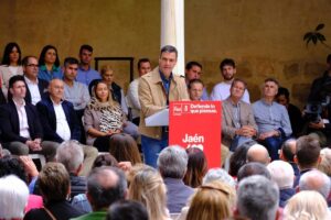 Sánchez defiende que el PSOE "gestiona mejor la economía" que PP y lo hace "sin falsos milagros" y sin "curanderos"