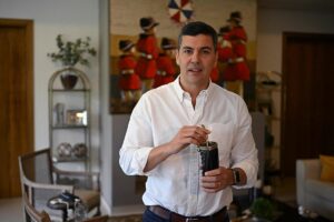 Santiago Pea, candidato a la presidencia de Paraguay: "Estamos condenados al xito, el nuestro es un problema de abundancia"