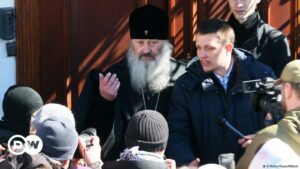 Tribunal de Kiev dicta arresto domiciliario contra jerarca ortodoxo prorruso | El Mundo | DW