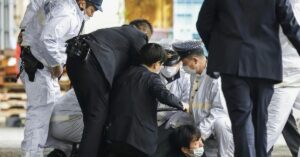 Un grupo de pescadores ayudó a detener al atacante del primer ministro japonés Fumio Kishida